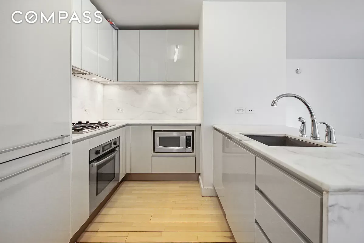 322 W 57th Street 38Q