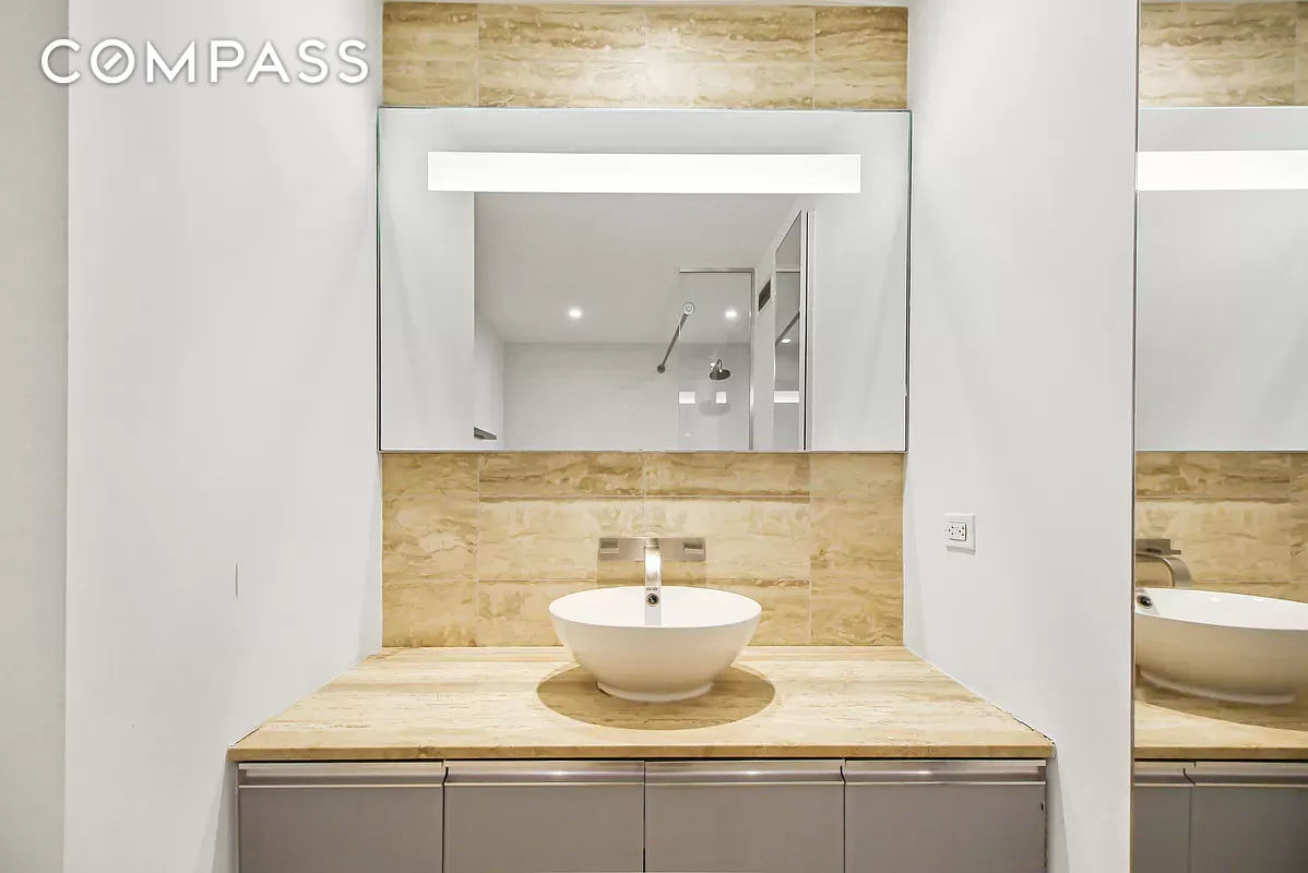 322 W 57th Street 38Q