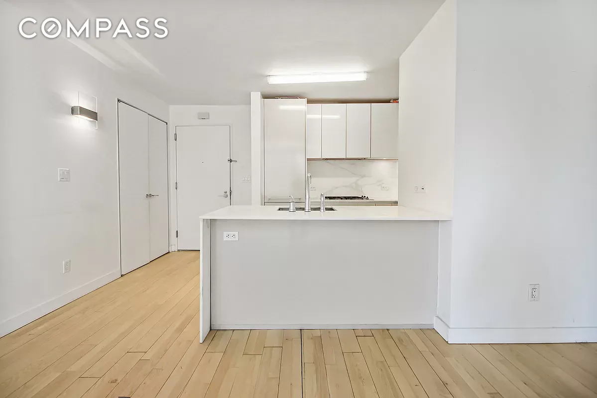 322 W 57th Street 38Q