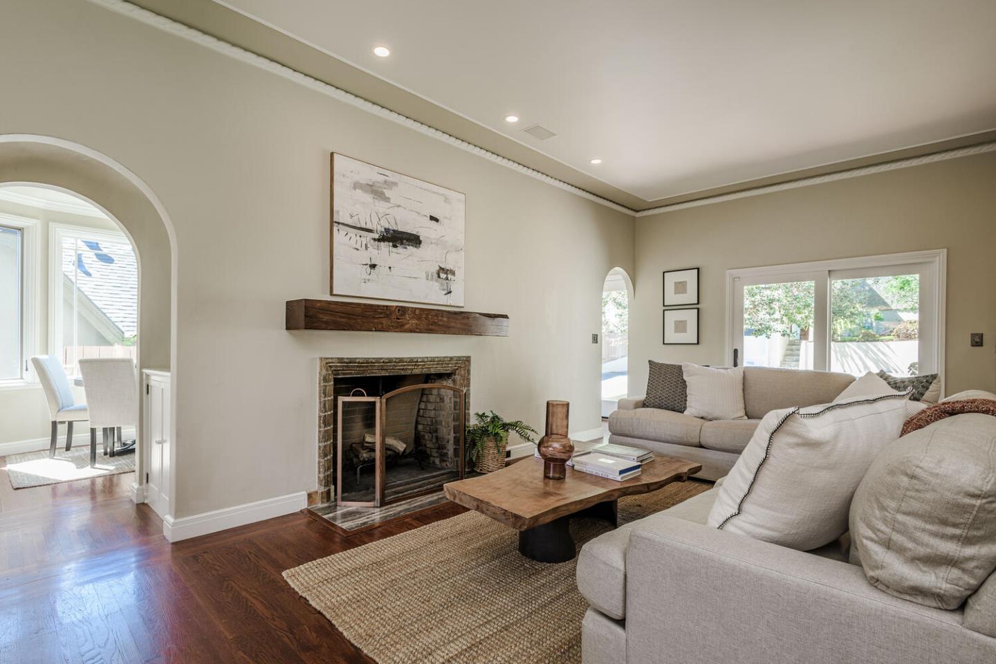 1425 Cabrillo AVE