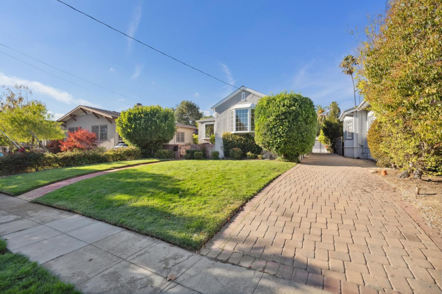 1204 Edgehill DR
