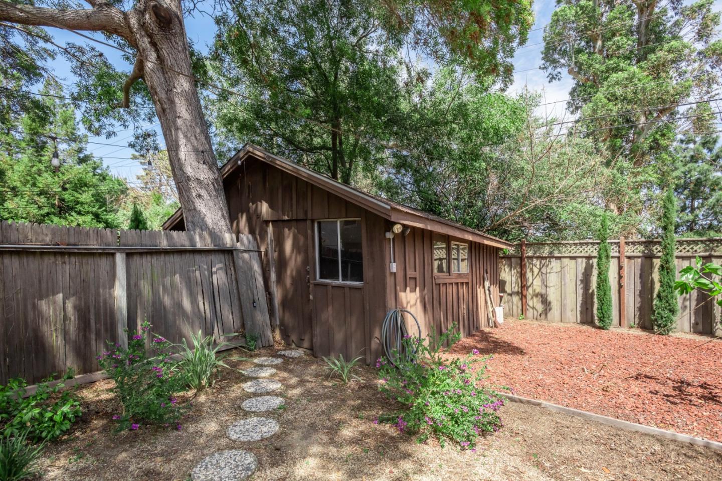 1556 Albemarle WAY