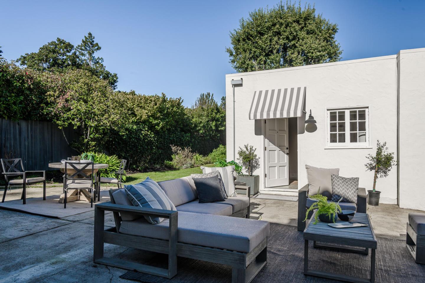 30 W Poplar AVE