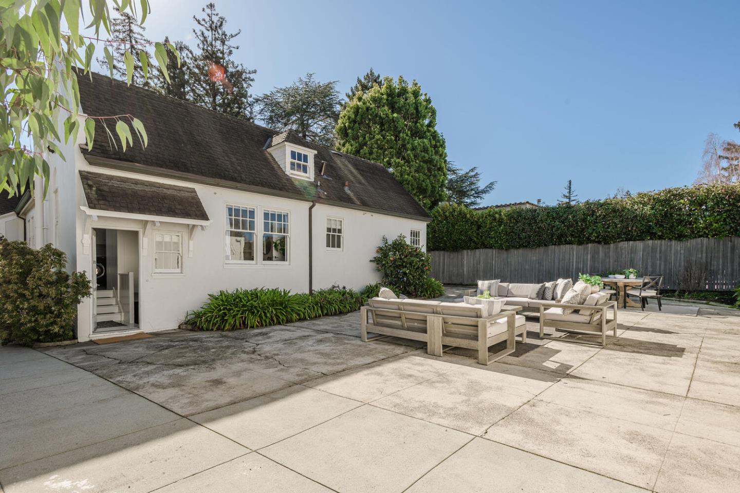 30 W Poplar AVE