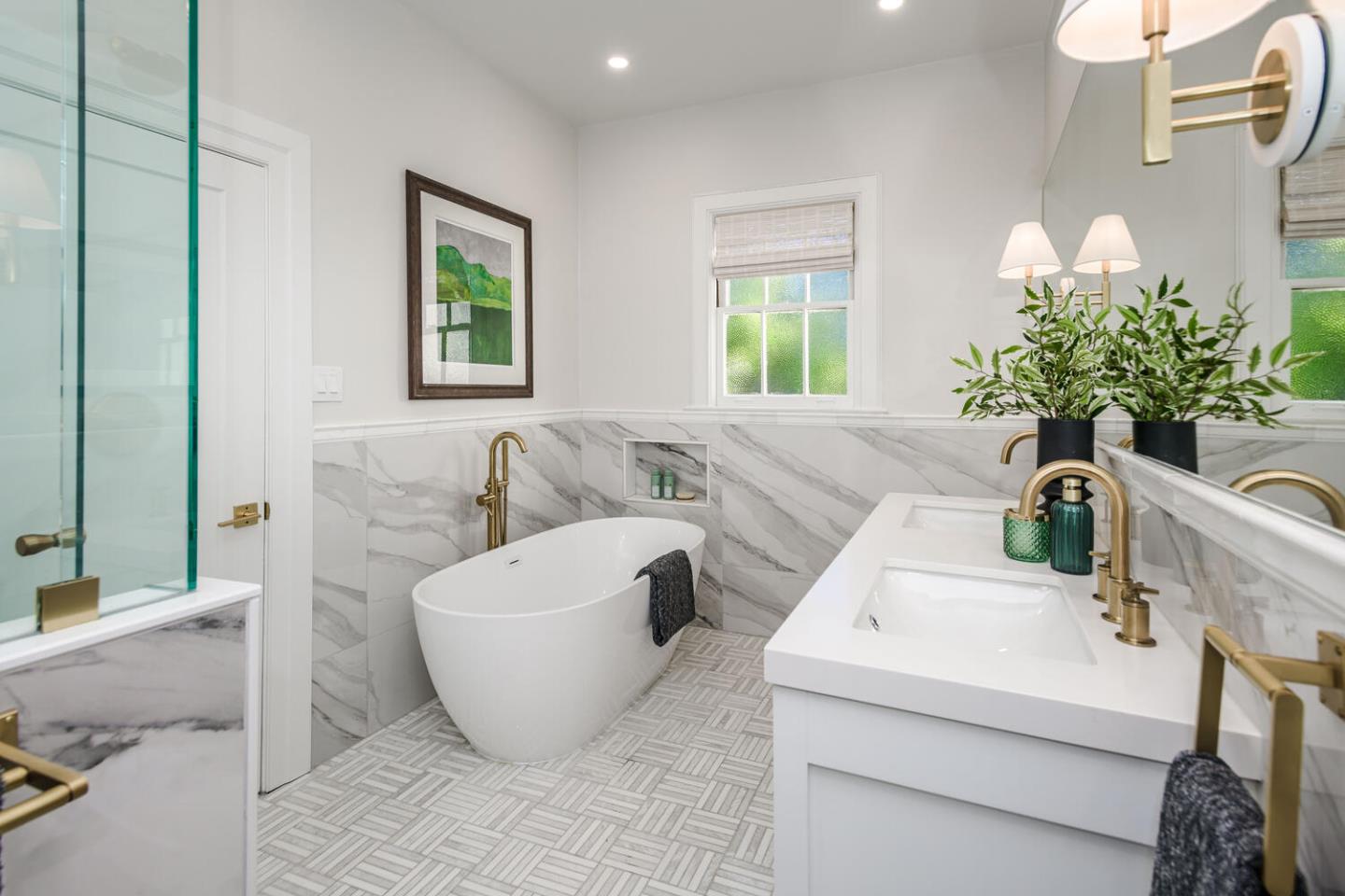 30 W Poplar AVE