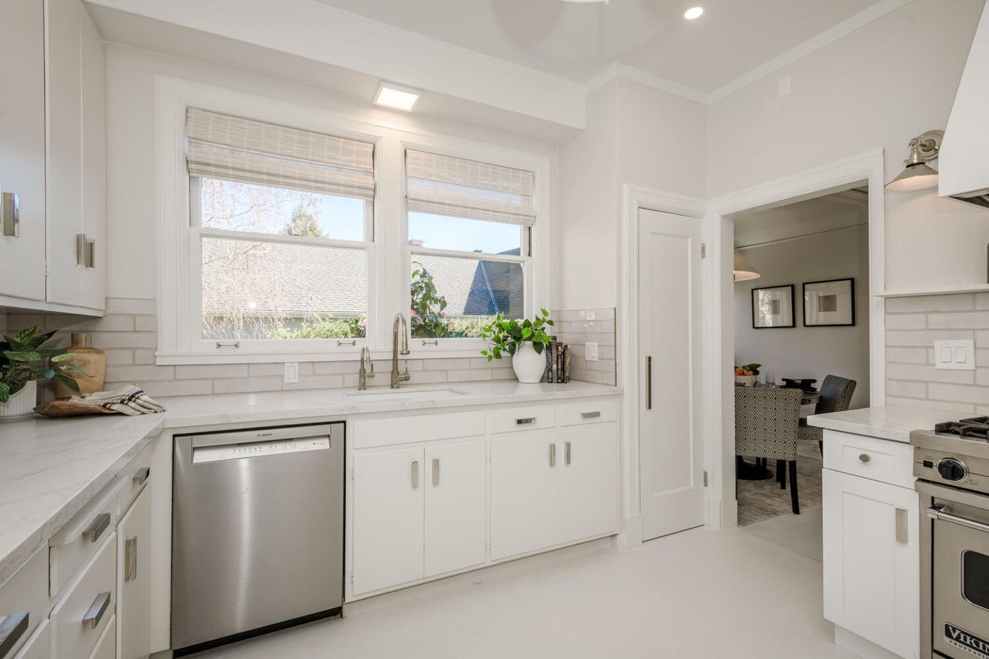 30 W Poplar AVE