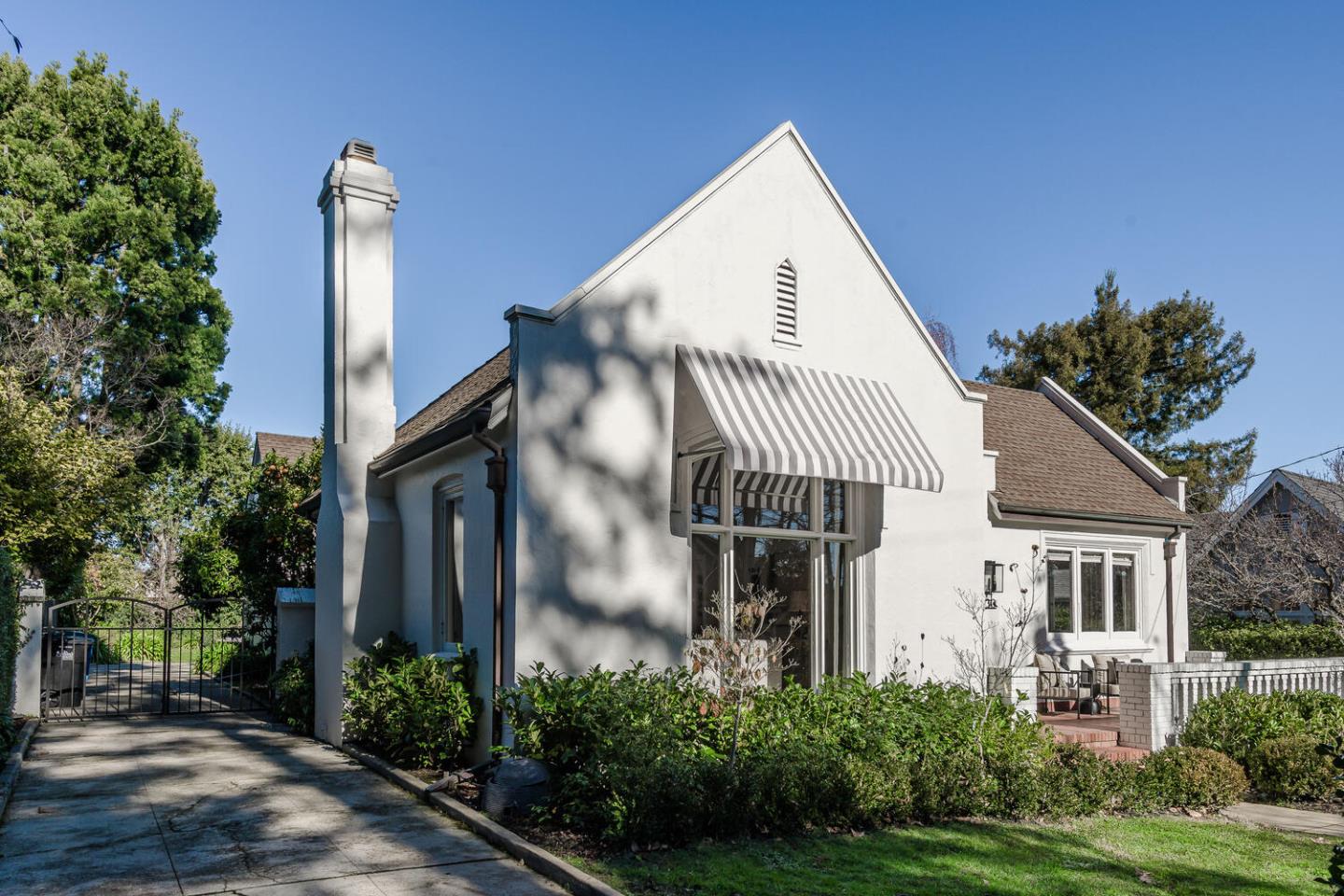 30 W Poplar AVE