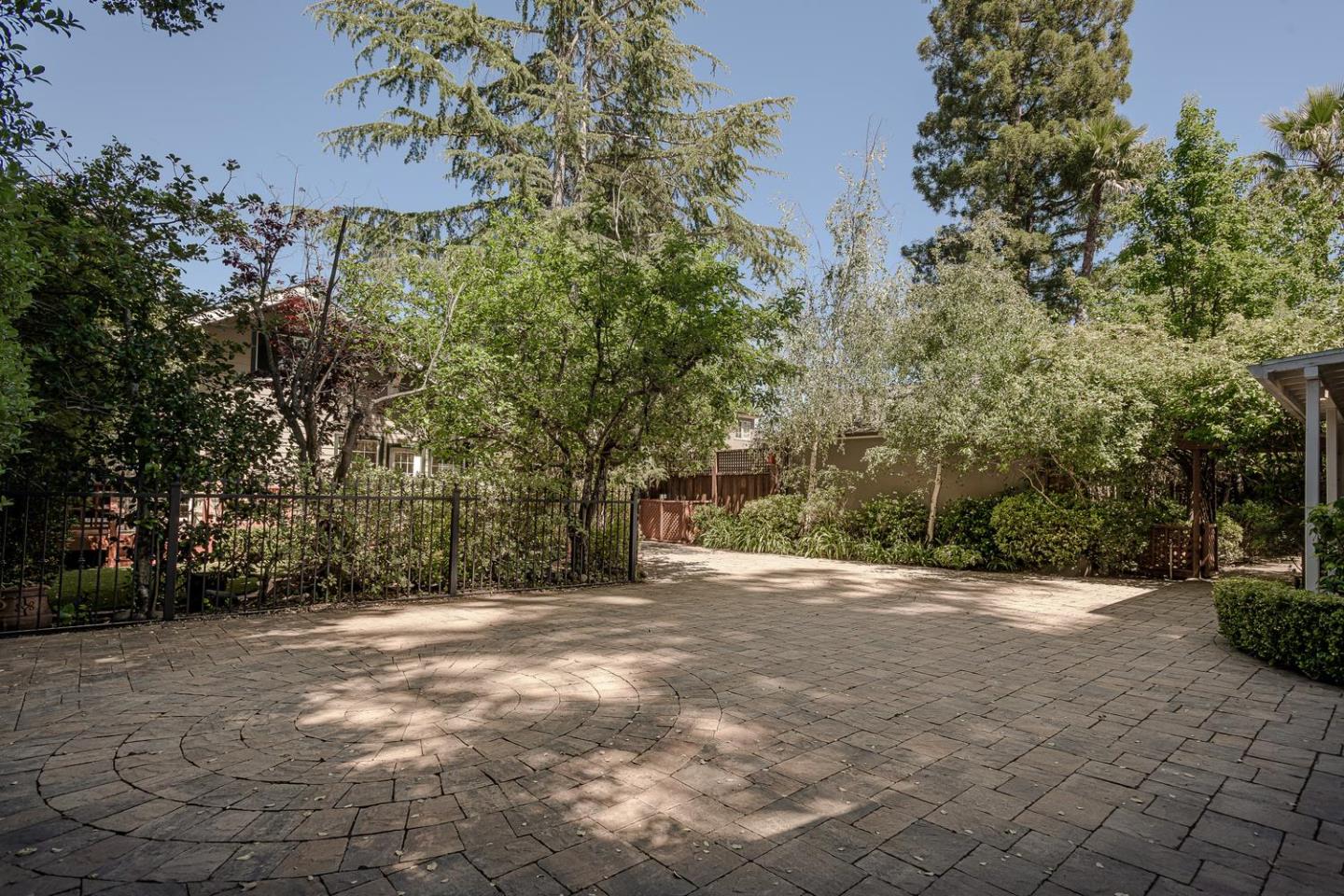 717 Walnut Avenue
