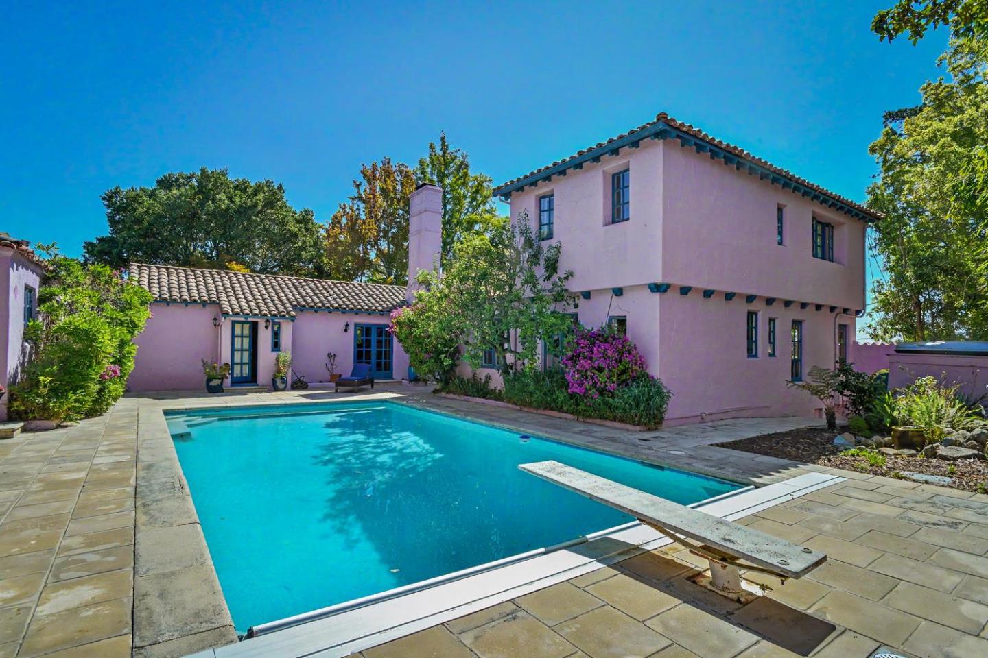 1032 La Cuesta RD