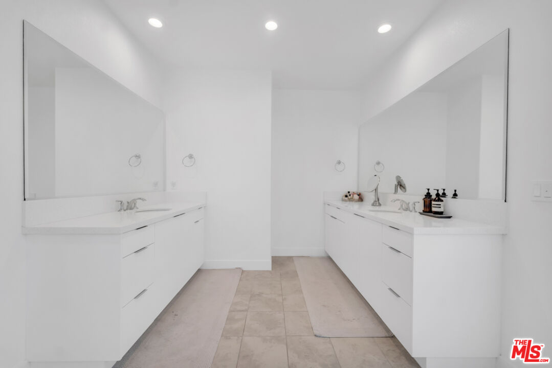 20679 W Wood Rose Ct