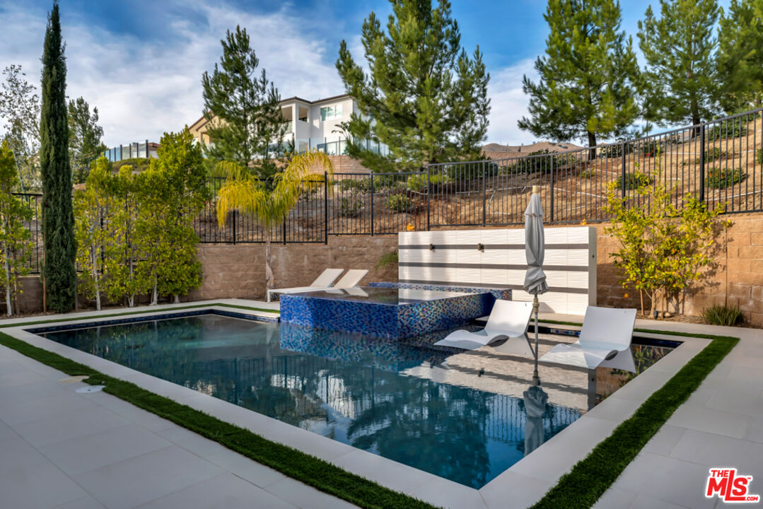 20679 W Wood Rose Ct