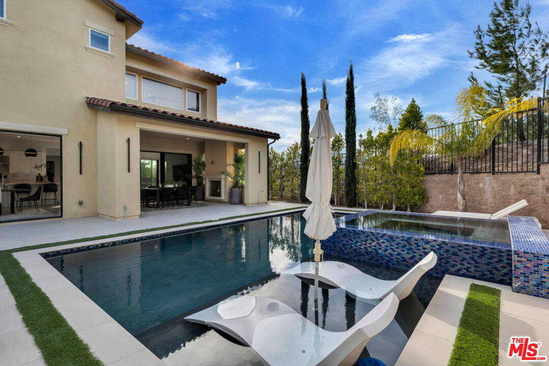 20679 W Wood Rose Ct