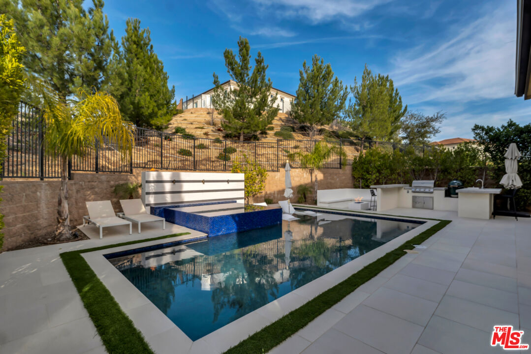 20679 W Wood Rose Ct