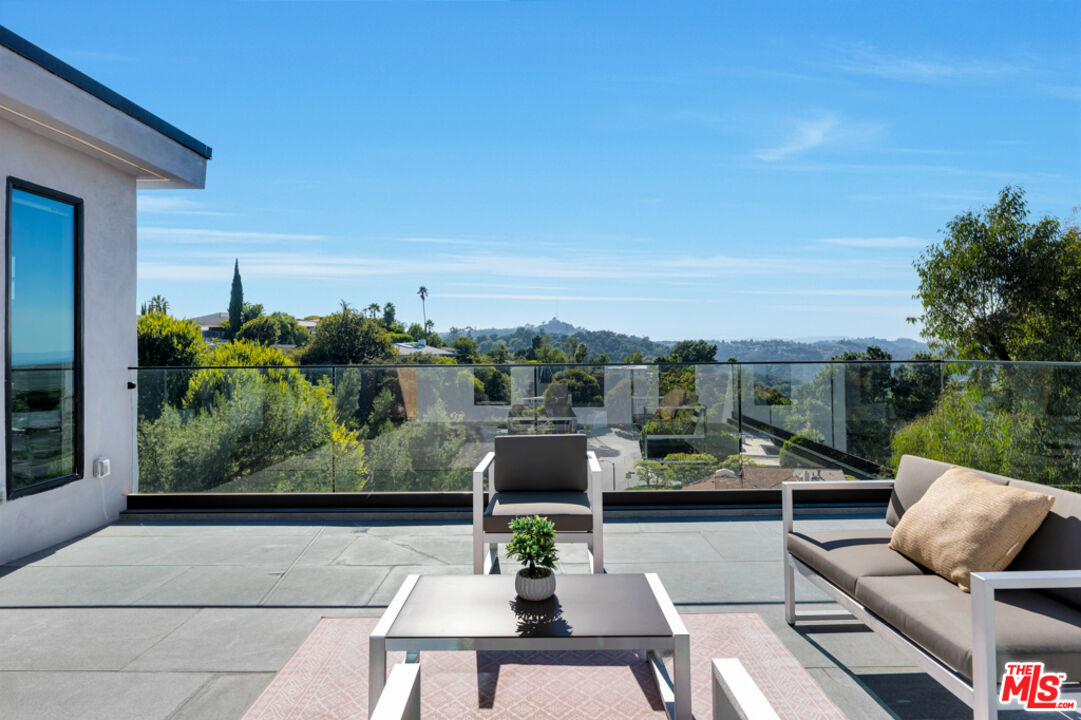 7966 Mulholland Dr