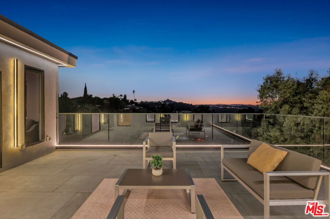 7966 Mulholland Dr