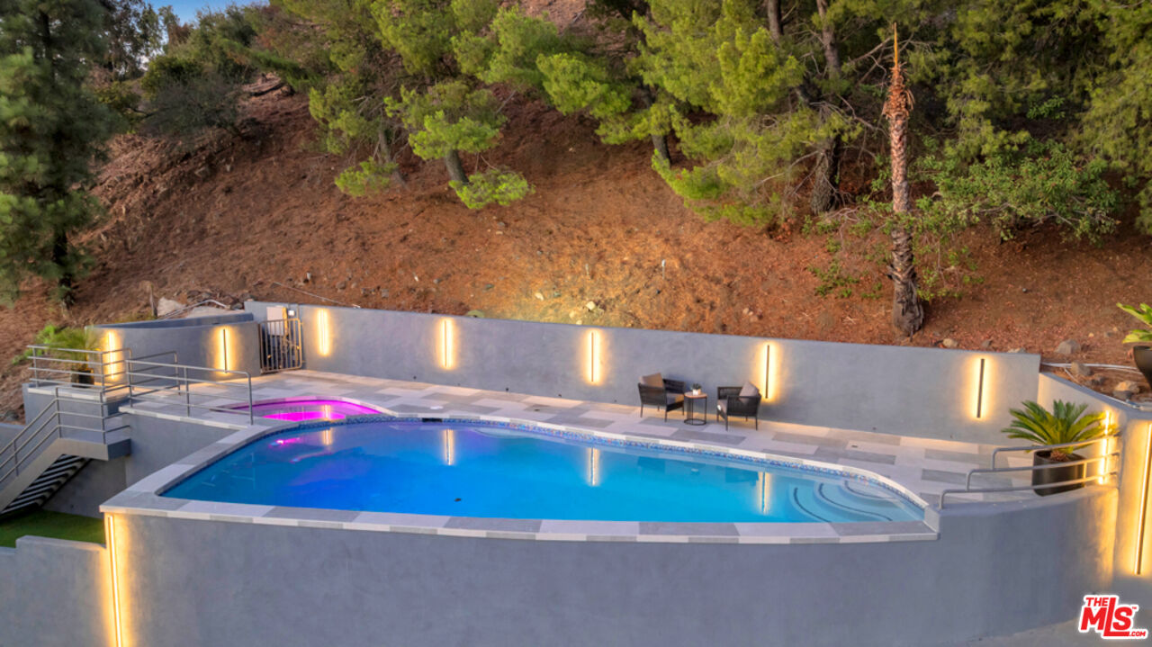7966 Mulholland Dr