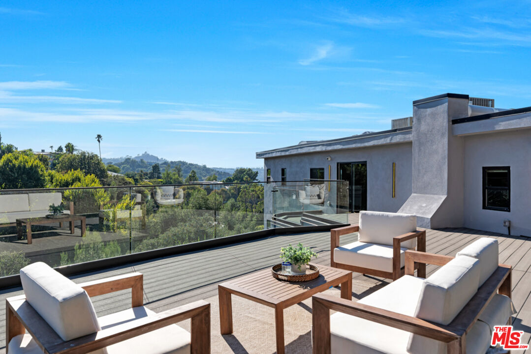 7966 Mulholland Dr