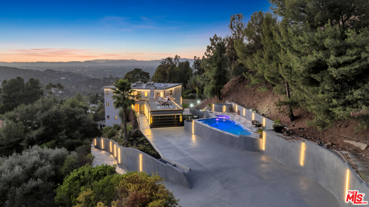 7966 Mulholland Dr