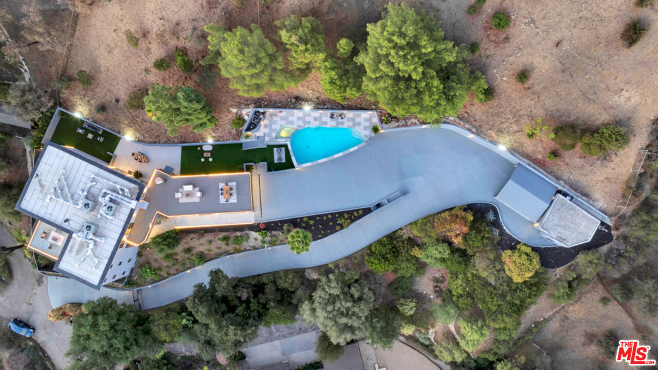 7966 Mulholland Dr