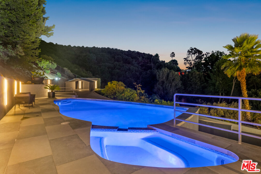 7966 Mulholland Dr