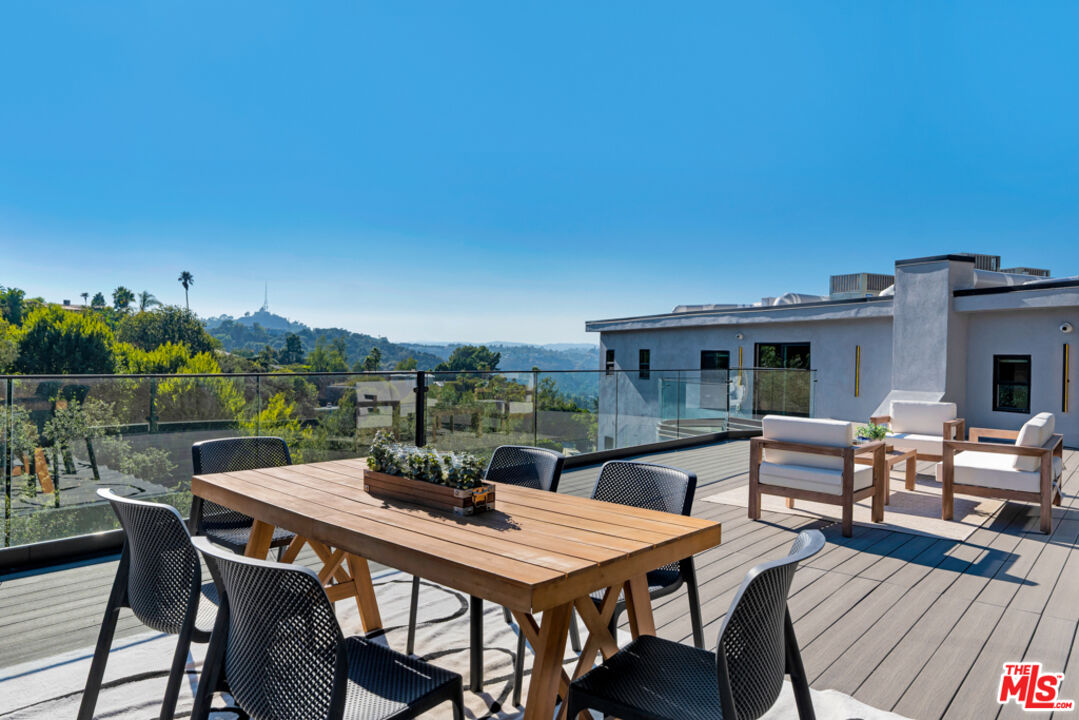 7966 Mulholland Dr