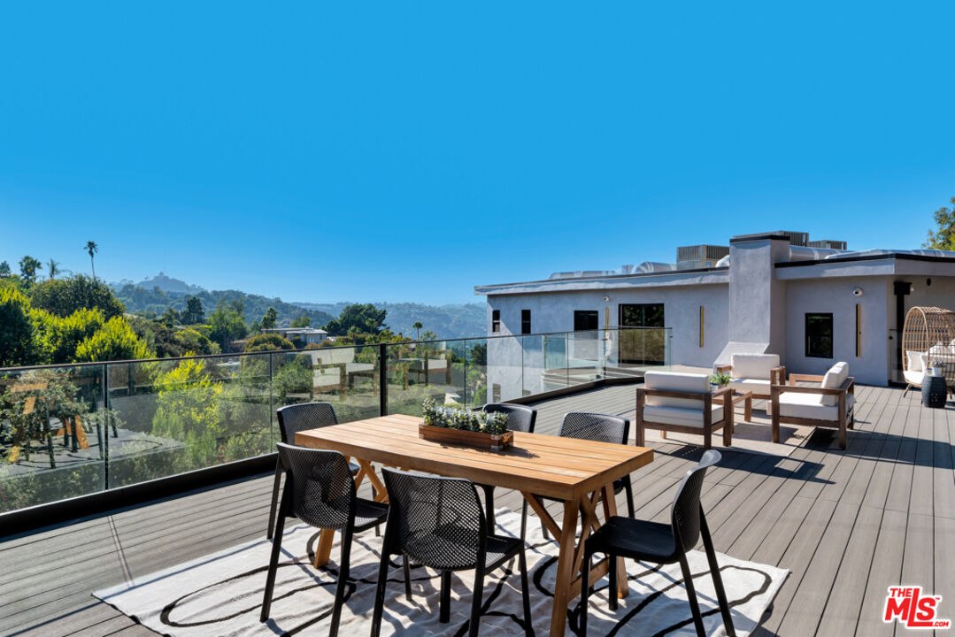 7966 Mulholland Dr