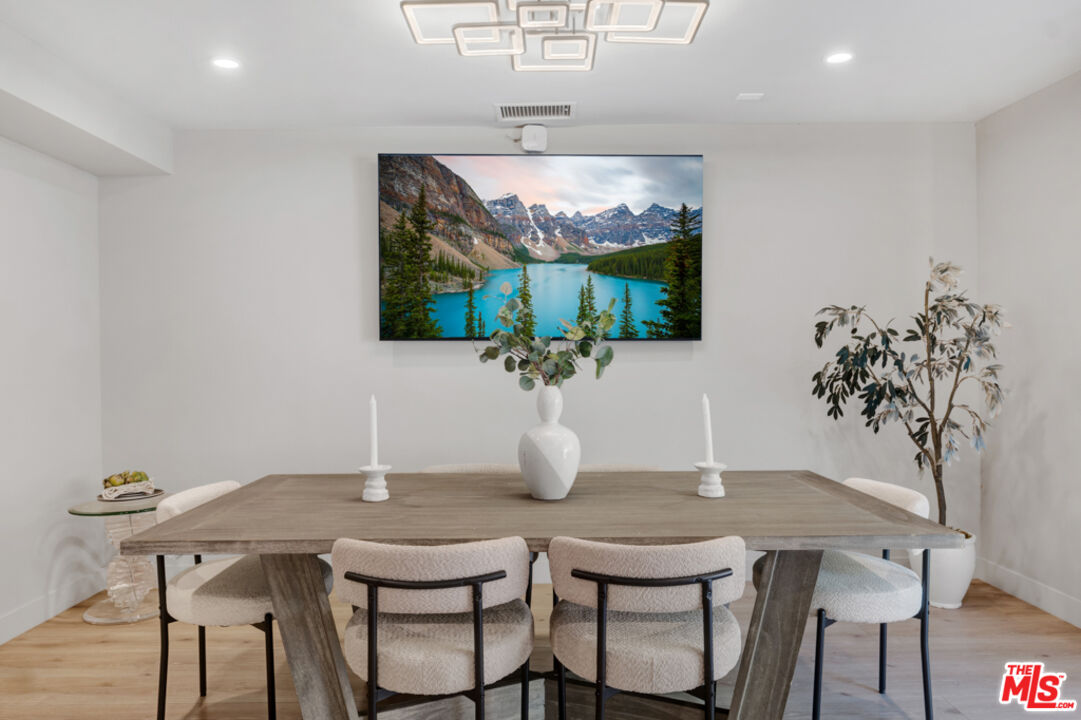 7966 Mulholland Dr