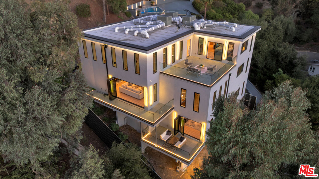 7966 Mulholland Dr