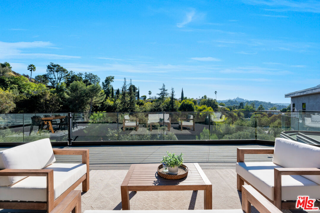 7966 Mulholland Dr