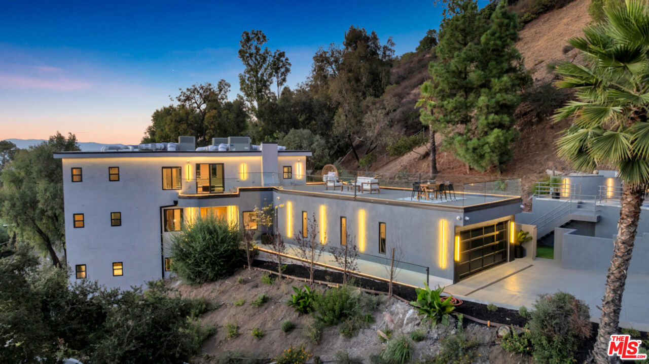 7966 Mulholland Dr