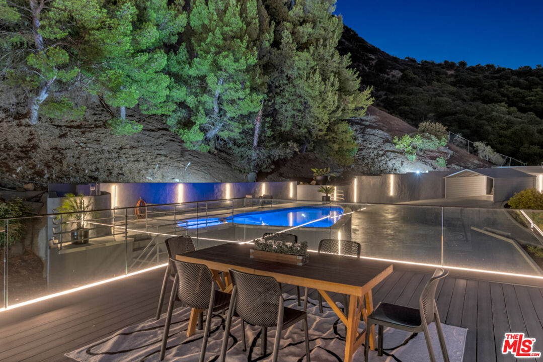 7966 Mulholland Dr