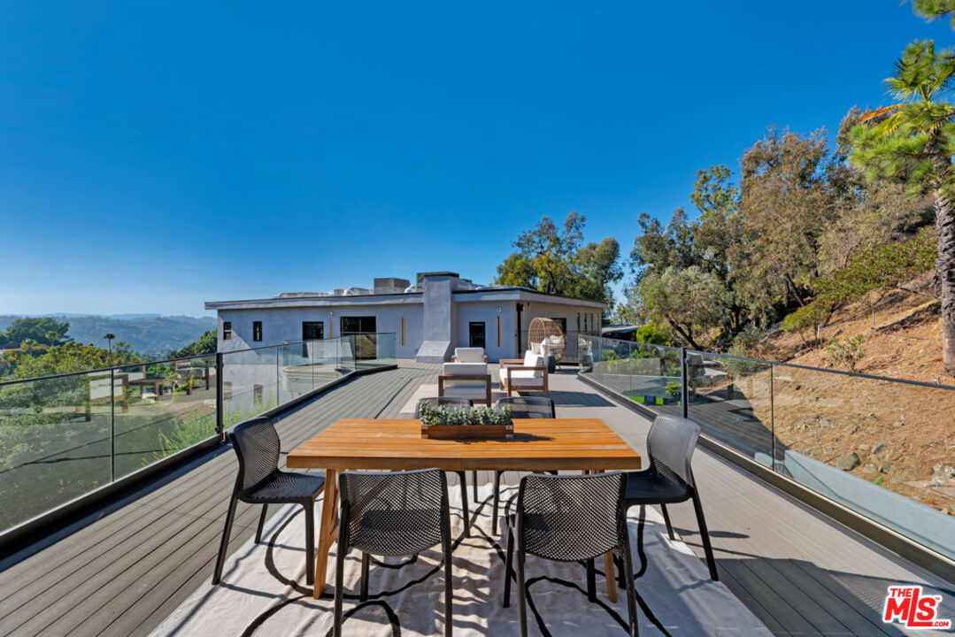 7966 Mulholland Dr