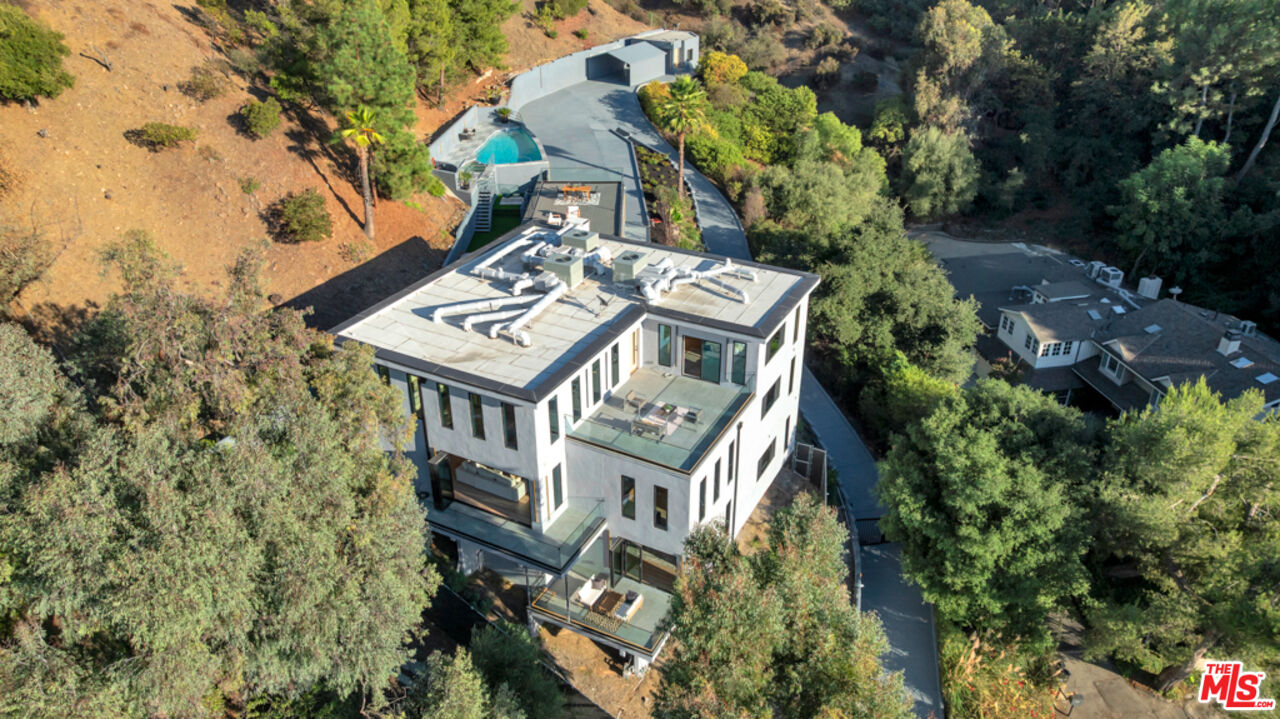 7966 Mulholland Dr