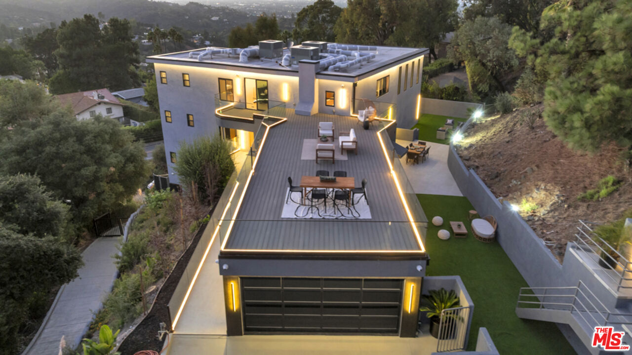 7966 Mulholland Dr