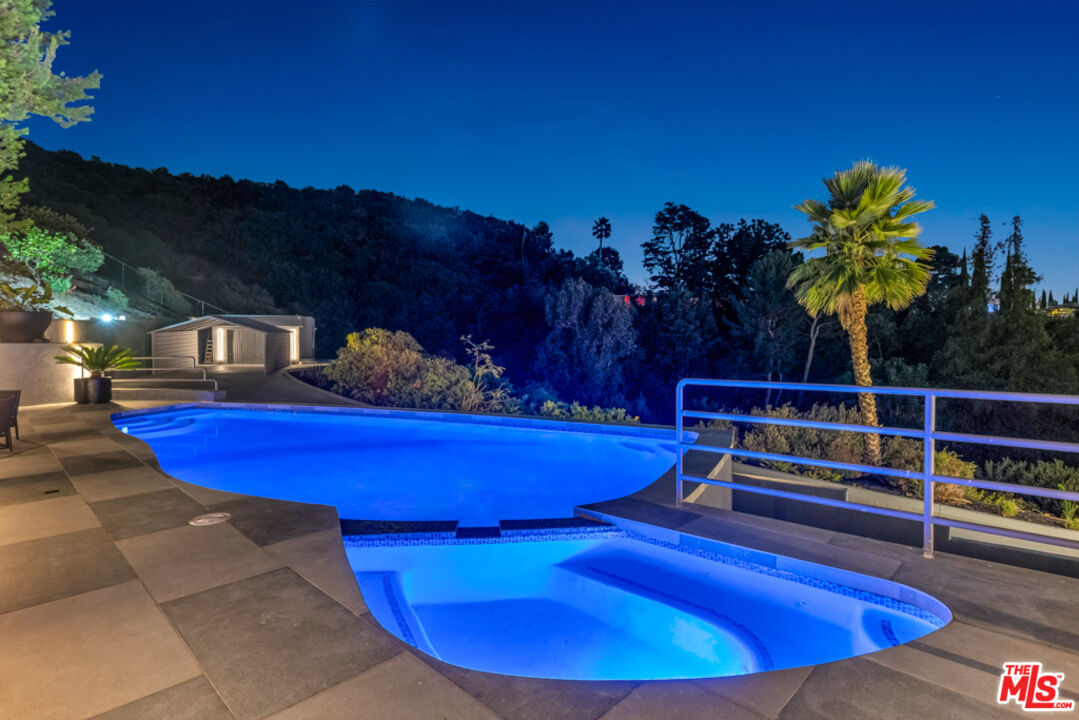 7966 Mulholland Dr