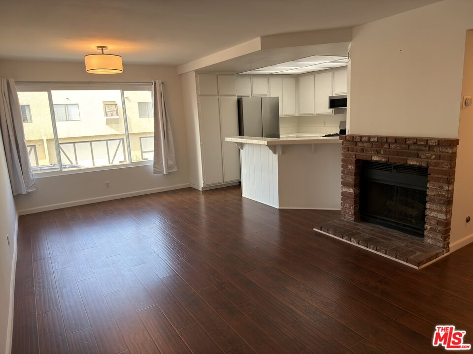 9915 Variel Ave Unit: 18