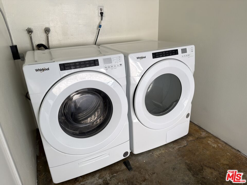 9915 Variel Ave Unit: 18