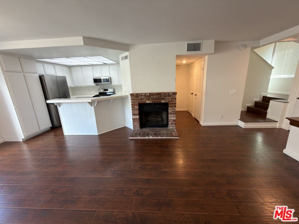 9915 Variel Ave Unit: 18