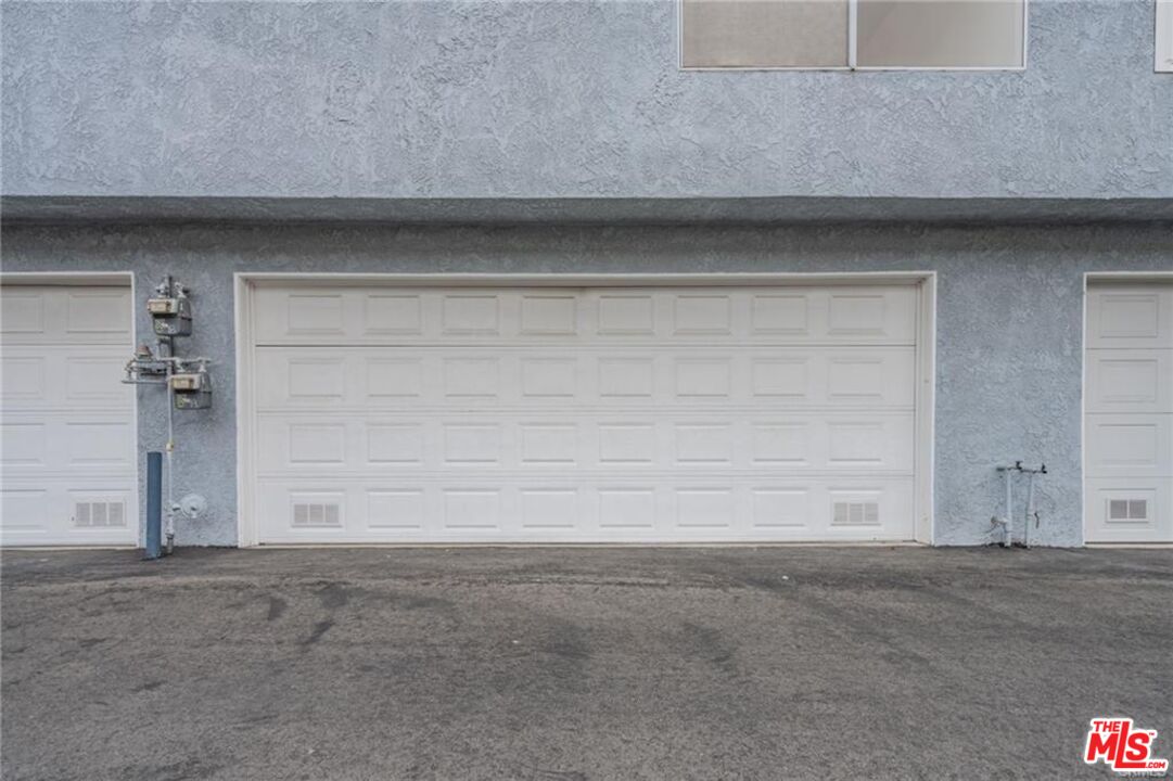 9915 Variel Ave Unit: 18