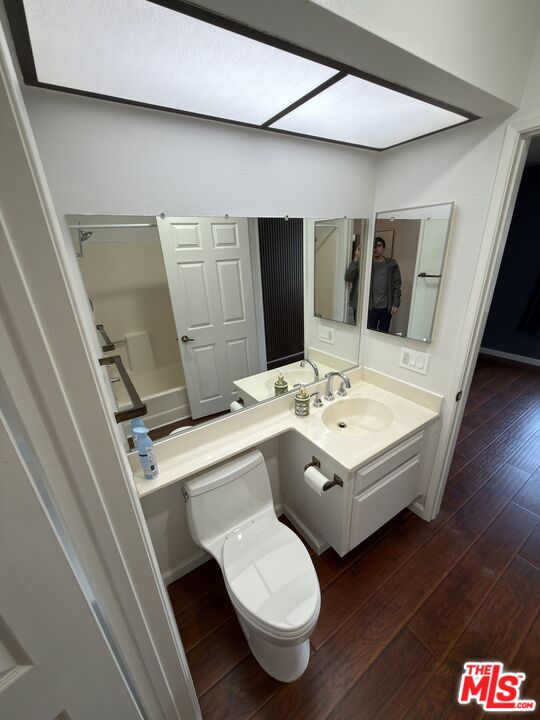 9915 Variel Ave Unit: 18