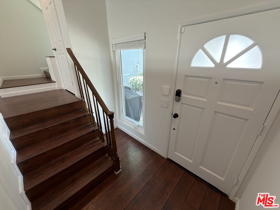 9915 Variel Ave Unit: 18