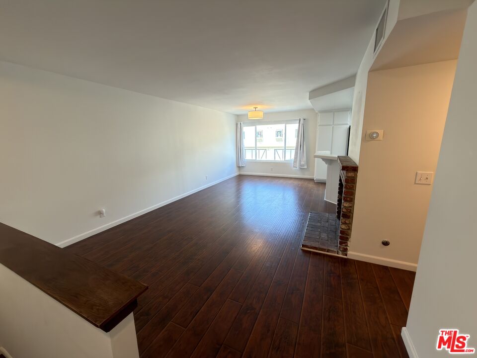 9915 Variel Ave Unit: 18