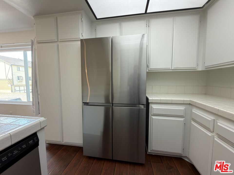 9915 Variel Ave Unit: 18