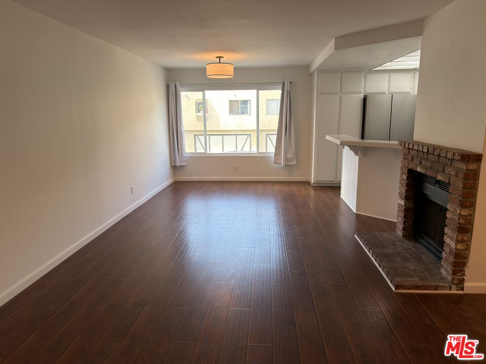 9915 Variel Ave Unit: 18