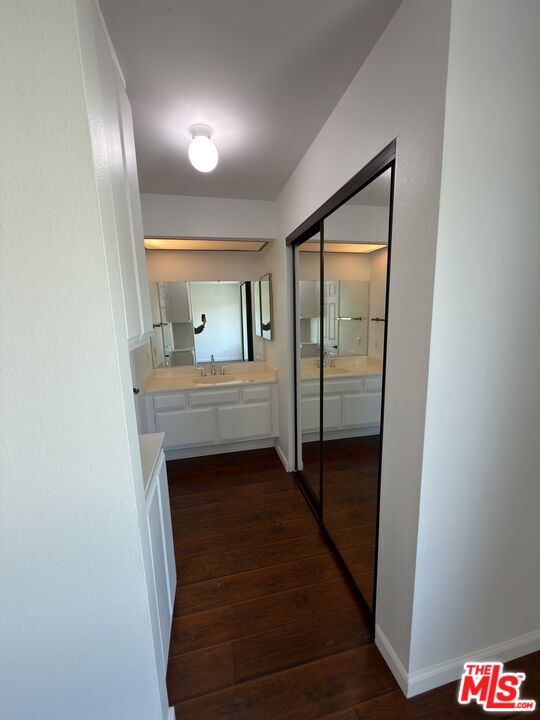 9915 Variel Ave Unit: 18