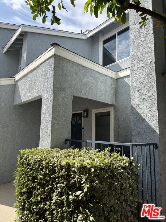 9915 Variel Ave Unit: 18