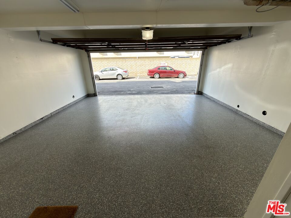 9915 Variel Ave Unit: 18