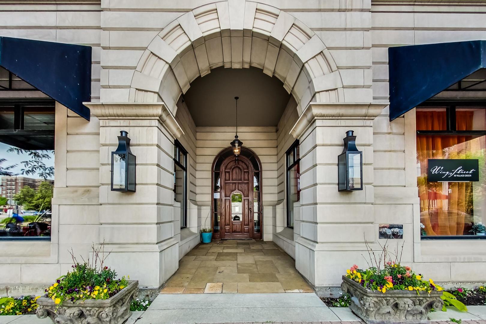 151 W Wing Street Unit: 805