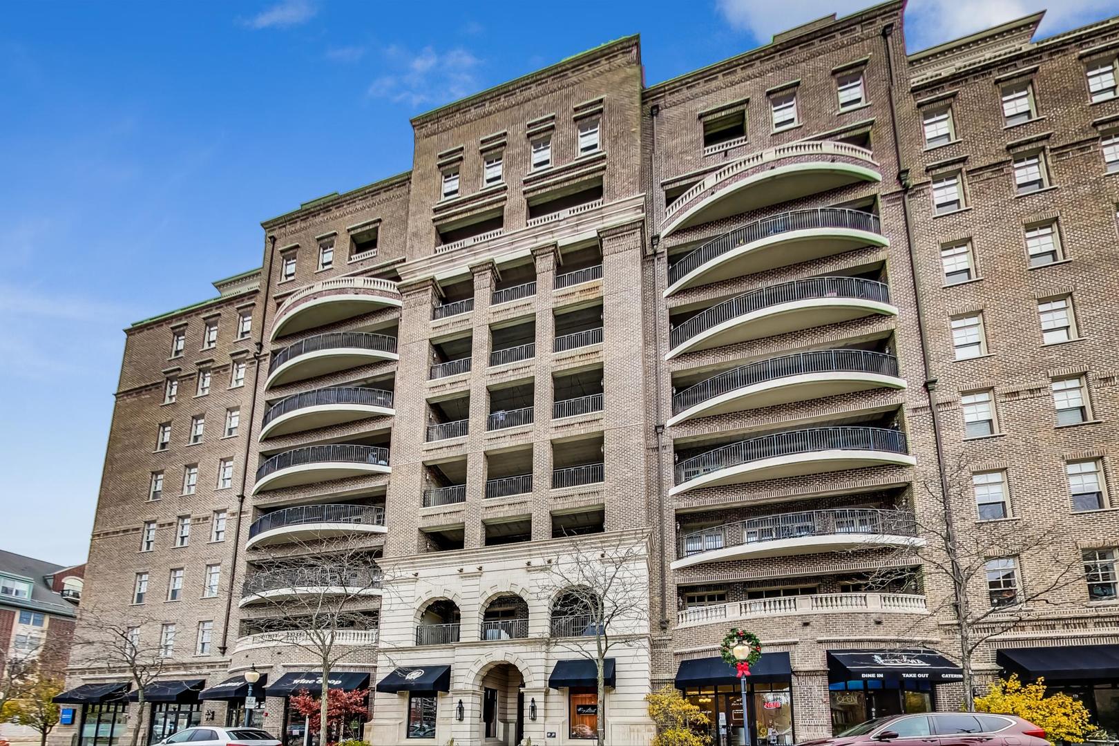 151 W Wing Street Unit: 805
