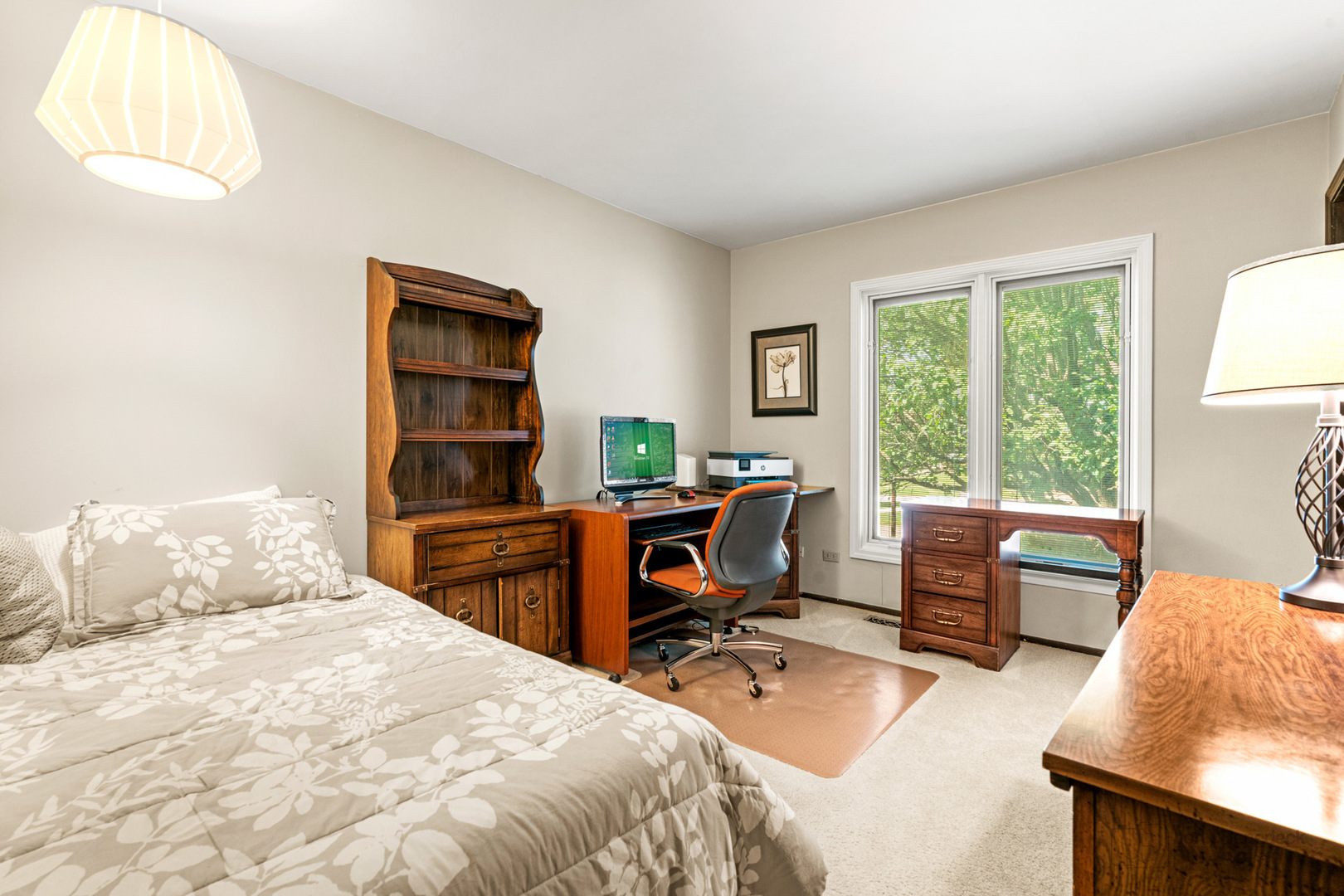 810 W Lakeside Plaza